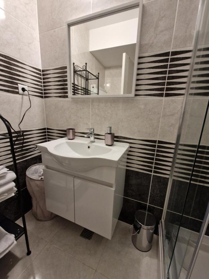 Sky Airport Residence Отопени Экстерьер фото